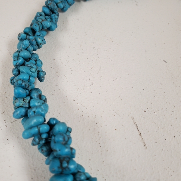 💥3 for $15💥 Beautiful Teal Necklace - Picture 5 of 6